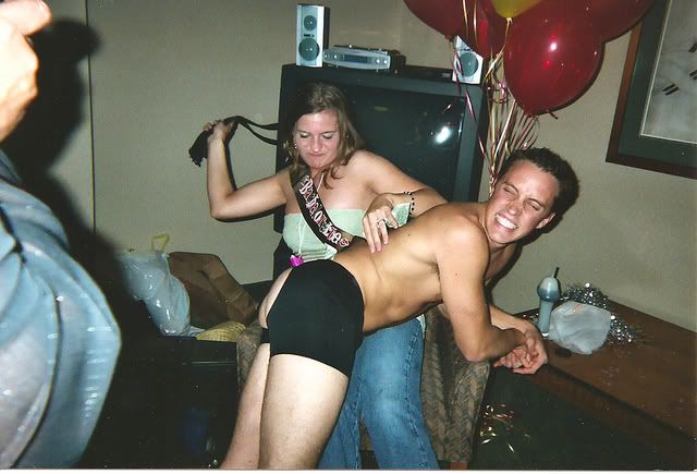 [img width=640 height=435]http://img.photobucket.com/albums/v132/Rachida/spank-2.jpg[/img]