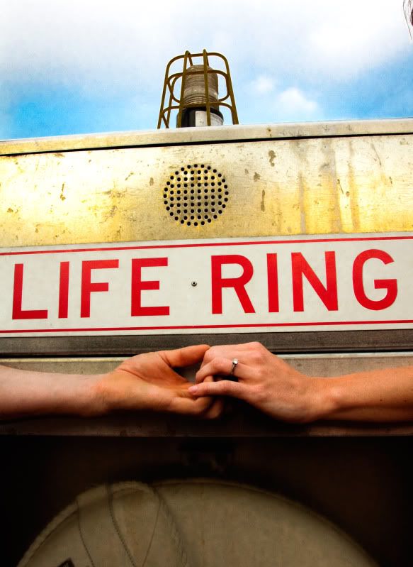 IMAGE: http://img.photobucket.com/albums/v134/Drakeskakes/Lifering.jpg