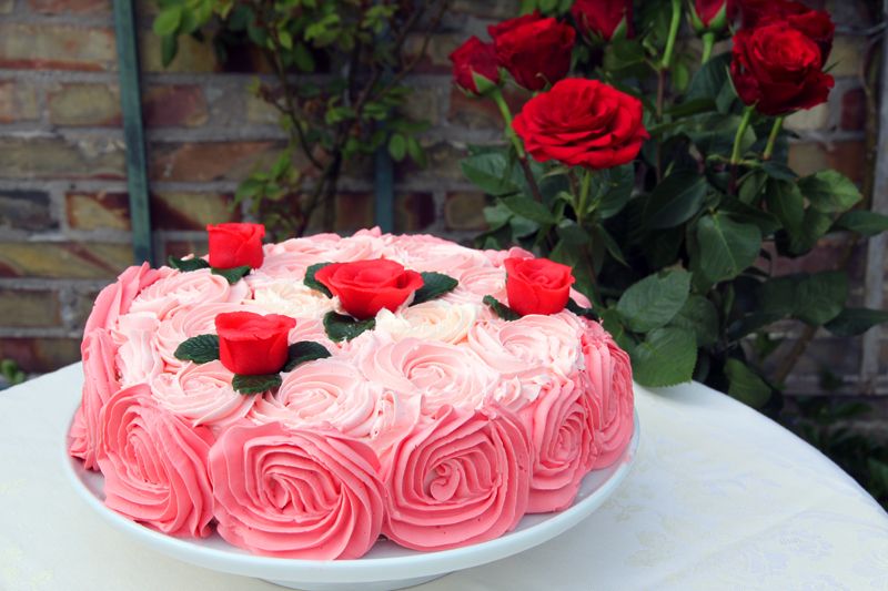 rosecake1.jpg