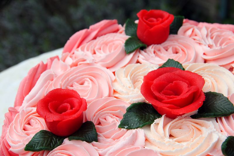 rosecake3.jpg