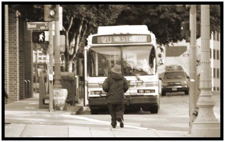 IMAGE: http://img.photobucket.com/albums/v136/skimmilk68/04012005_catchthebus.jpg