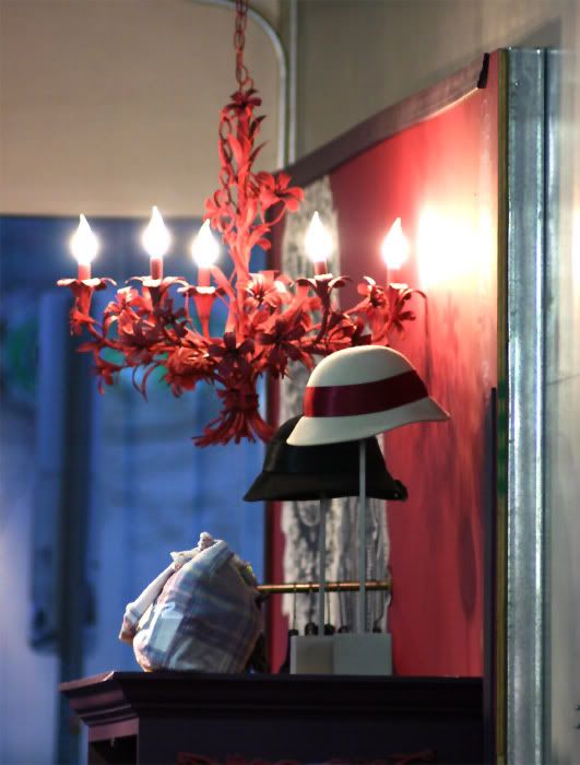 IMAGE: http://img.photobucket.com/albums/v136/skimmilk68/04012005_hats.jpg