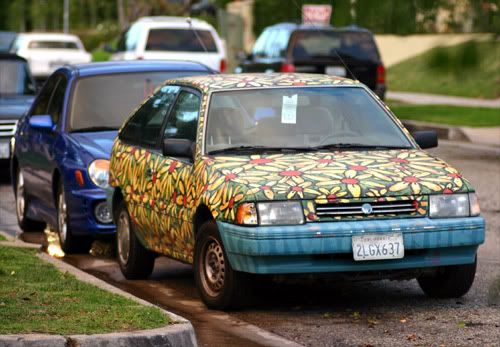 IMAGE: http://img.photobucket.com/albums/v136/skimmilk68/04012005_weirdcar.jpg