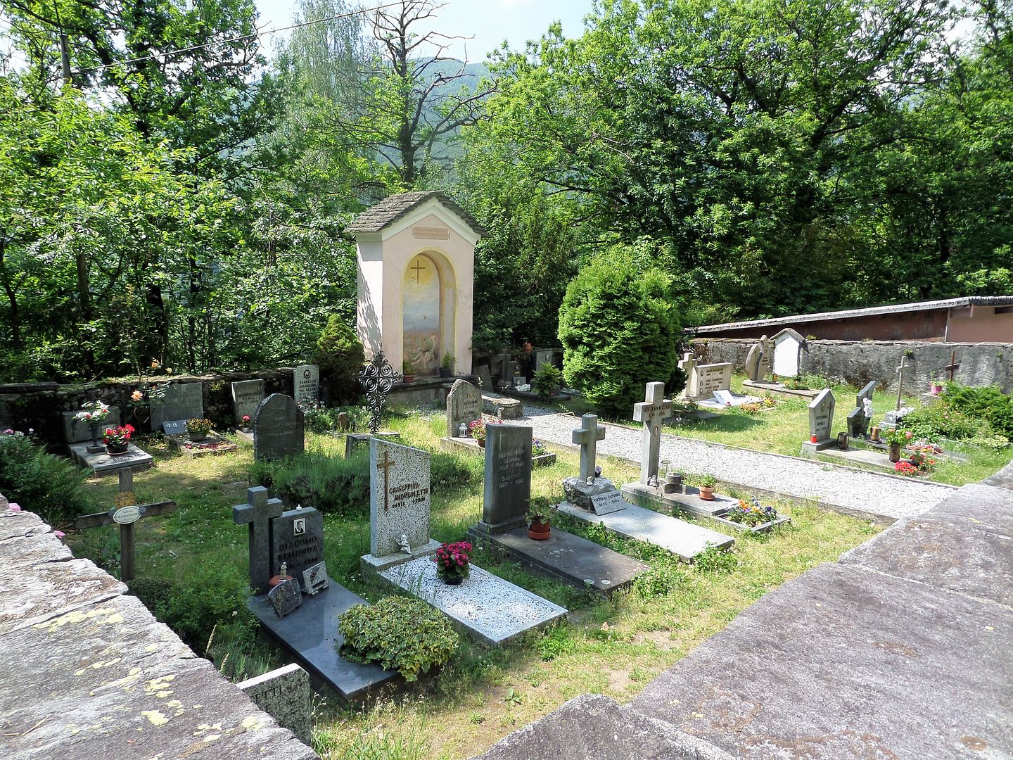 Friedhof von Berzona photo 2017_0528Tessin0011_zpsdz4738ka.jpg