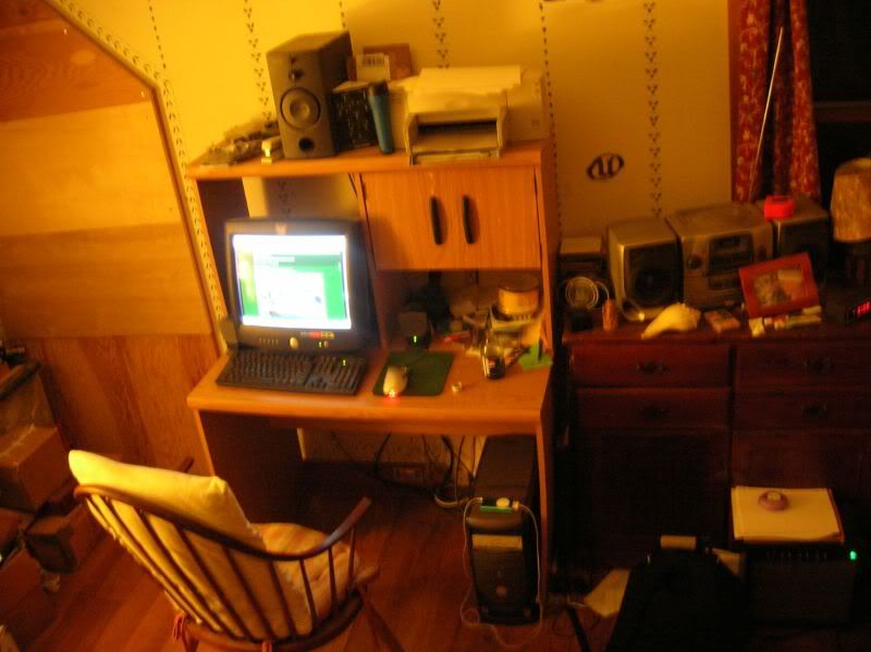 [http://img.photobucket.com/albums/v139/Zell65/room1.jpg]