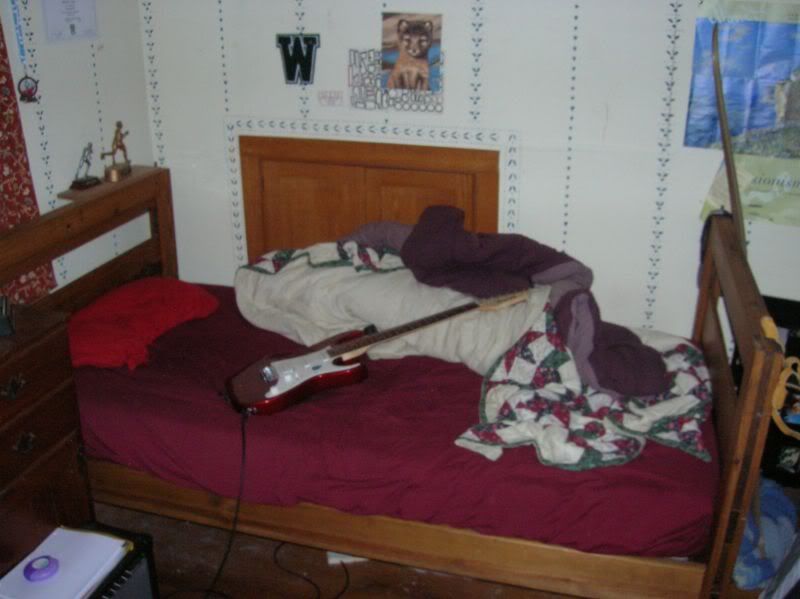 [http://img.photobucket.com/albums/v139/Zell65/room2.jpg]