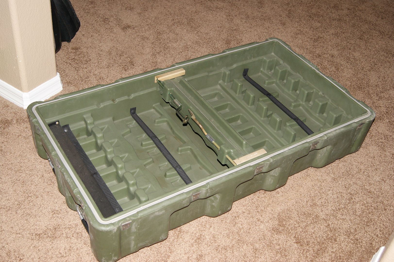 Surplus M16 shipping/storage crate