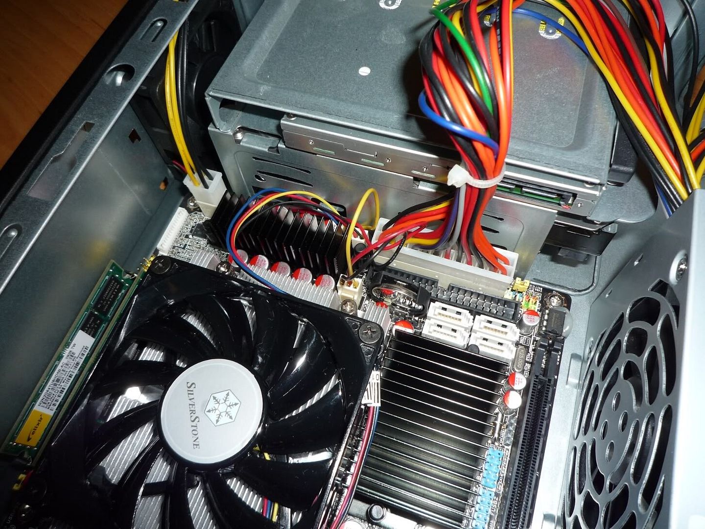 PluggingMotherboardpower-1.jpg