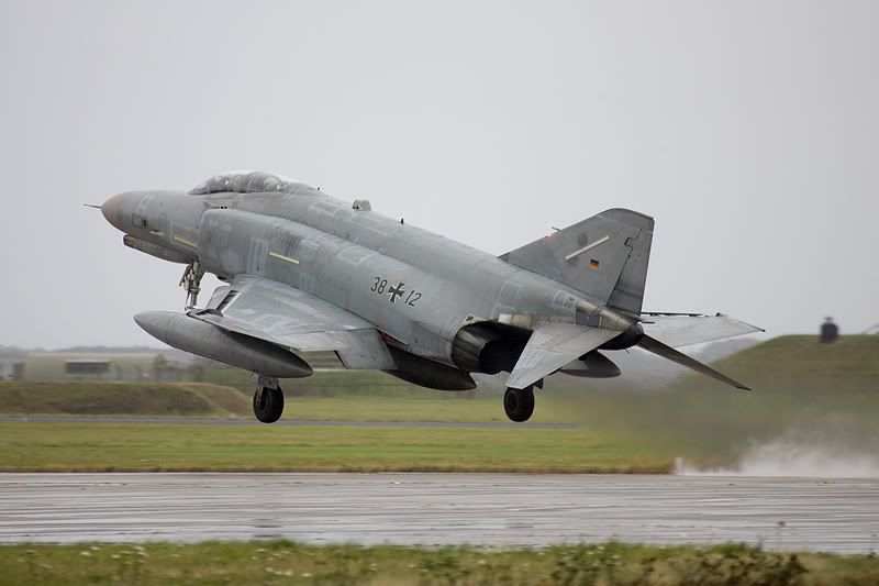 http://img.photobucket.com/albums/v142/MikePix/Leuchars2005/F4F-Leuchars3812.jpg