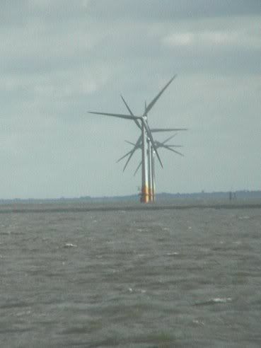 http://img.photobucket.com/albums/v142/Southendnick/Forts/WindFarmInLine.jpg