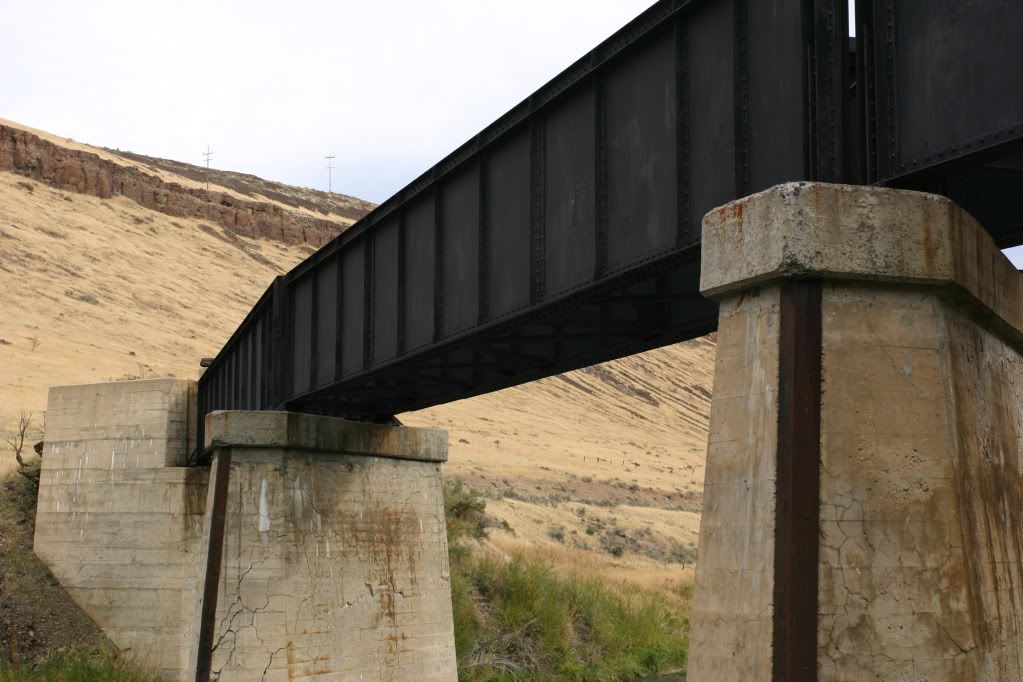 A curved deck girder bridge 18" R in HO? Model Railroad Hobbyist magazine