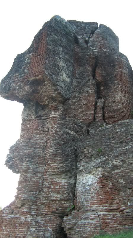 Alamparai Fort