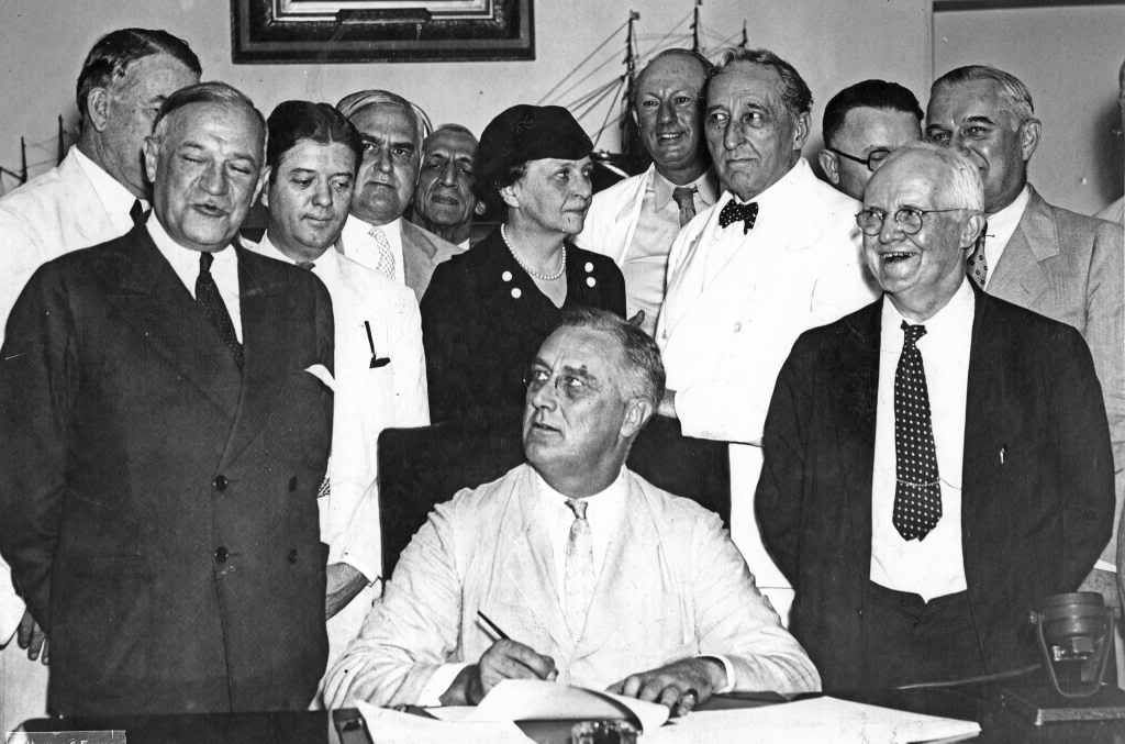Roosevelt_Signs_the_Social_Security_Act49204944.jpg