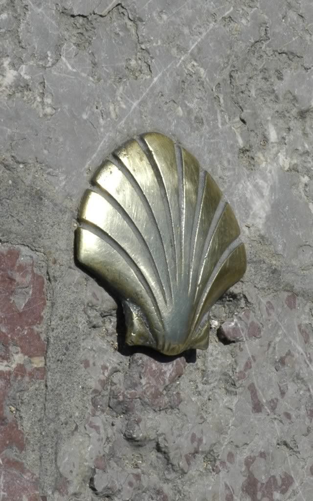 Spain_Leon_-_Santiago_Shell.jpg