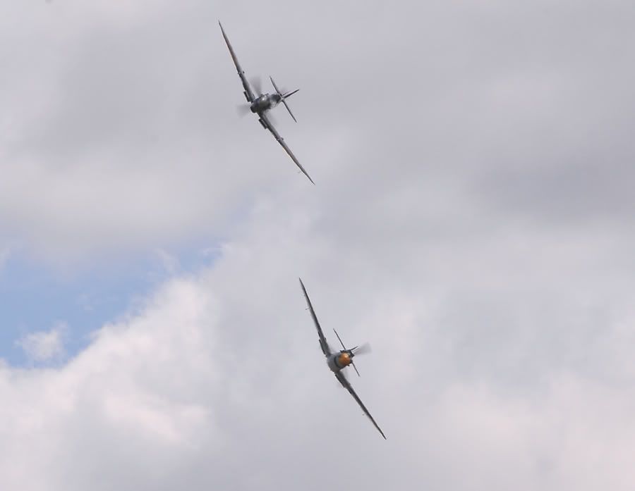 http://img.photobucket.com/albums/v147/AEROMEDIA/LEGENDS%2010/LEGNDS100711spitixbuchon.jpg