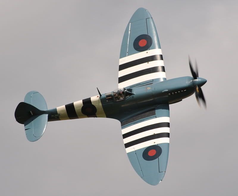 http://img.photobucket.com/albums/v147/AEROMEDIA/OLD%20WARDEN%20Aug%2009/OW020809Spitfire.jpg