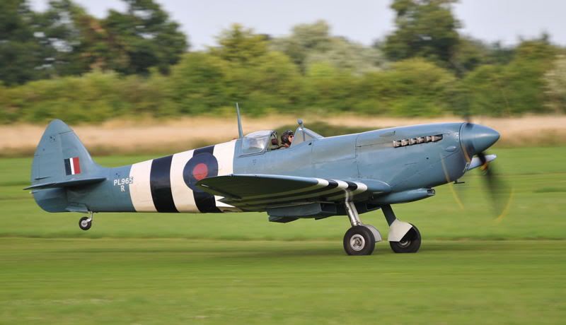 http://img.photobucket.com/albums/v147/AEROMEDIA/OLD%20WARDEN%20Aug%2009/OW020809Spitfire2.jpg
