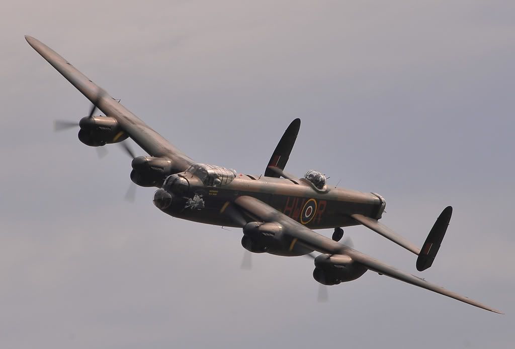 http://img.photobucket.com/albums/v147/AEROMEDIA/OLD%20WARDEN%20Sept%2010/OW100905lanc1.jpg