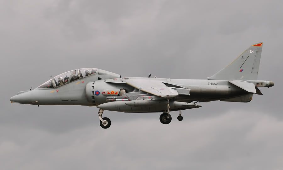 http://img.photobucket.com/albums/v147/AEROMEDIA/RIAT%202010/RIAT10Fri800sqHarrT12.jpg