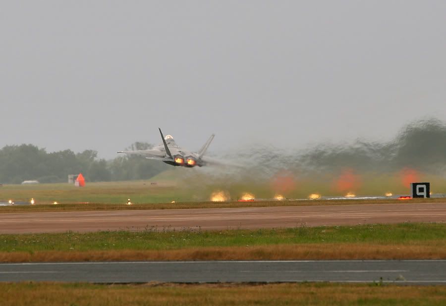 http://img.photobucket.com/albums/v147/AEROMEDIA/RIAT%202010/RIAT10Frif22to.jpg