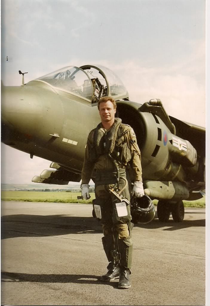 http://img.photobucket.com/albums/v147/AEROMEDIA/current%20uk%20mil/20sqngr5pilot.jpg