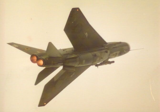 http://img.photobucket.com/albums/v147/AEROMEDIA/lightnings/Scan226.jpg