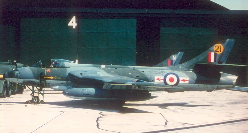 http://img.photobucket.com/albums/v147/AEROMEDIA/old%20jets%20uk/79sqn76.jpg