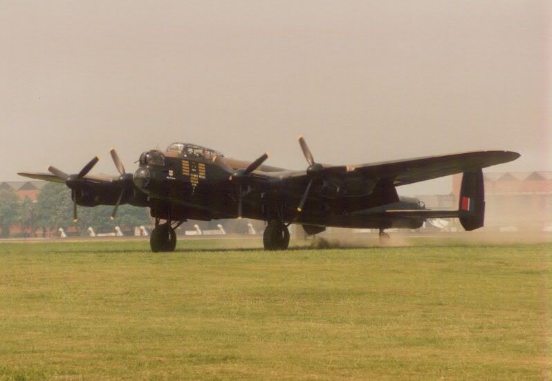 http://img.photobucket.com/albums/v147/AEROMEDIA/warbirds/lanc92mishap.jpg