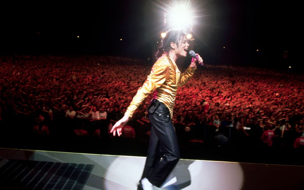 Men_Male_Celebrity_Michael_Jackson_Michael_Jackson_on_stage_018222_.jpg