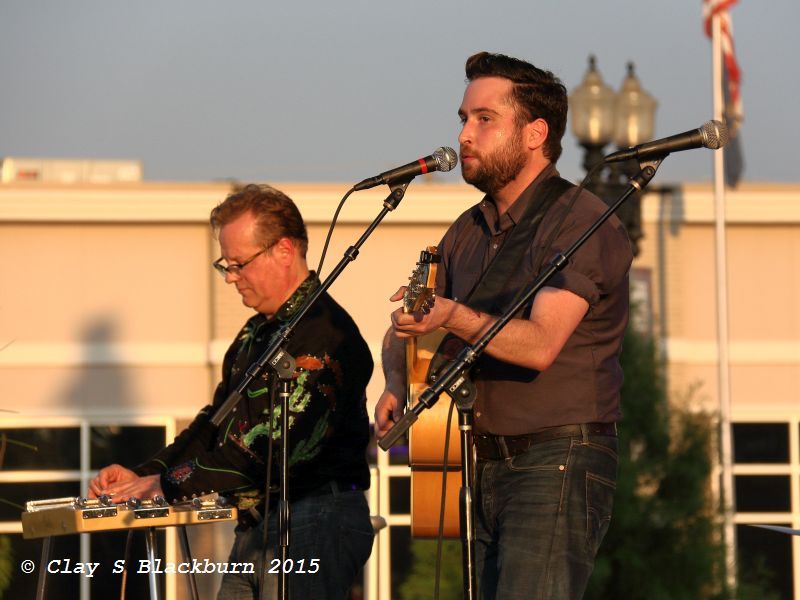 IMAGE: http://img.photobucket.com/albums/v147/tunamelt/POTN%20Canon%2005/image011.jpg