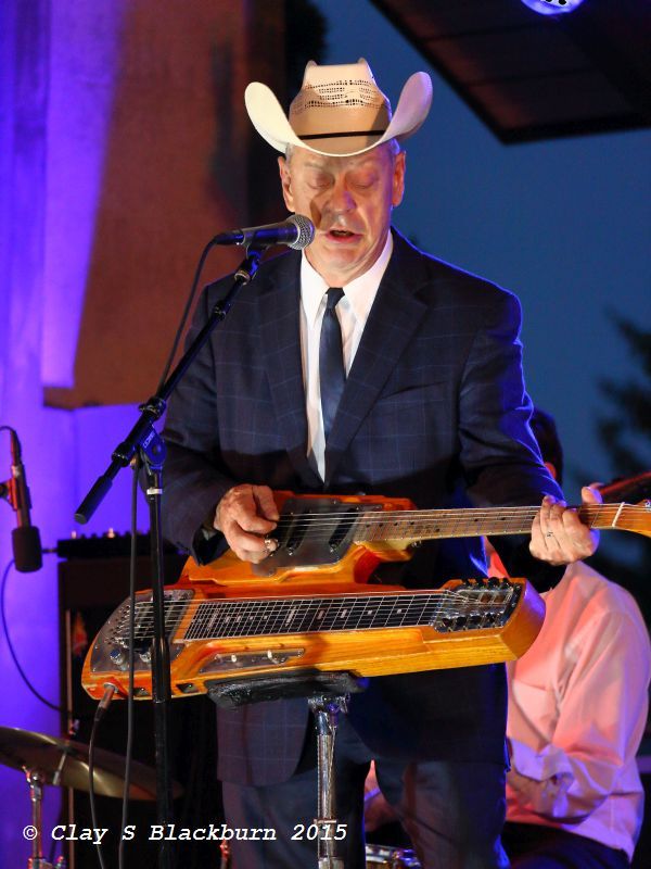 IMAGE: http://img.photobucket.com/albums/v147/tunamelt/POTN%20Canon%2005/image084.jpg