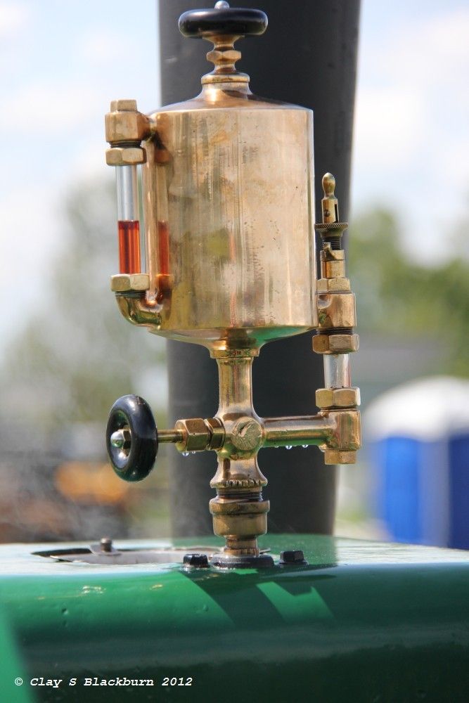 IMAGE: http://img.photobucket.com/albums/v147/tunamelt/POTN%20Canon/Tractor102.jpg