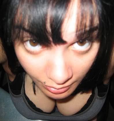 http://img.photobucket.com/albums/v150/Bergins/nye2002/hot%20female%20friends/christine2.jpg