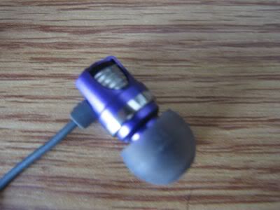  Earphones  Small Ears on Id America Spark In Ear Headphones Review