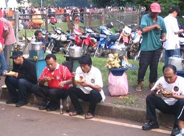 Tukang Ketupat and Starving Guys