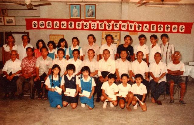 Menerima Hadiah Persatuan Hakka Kuala Krai Menerima Hadiah Persatuan Hakka Kuala Krai