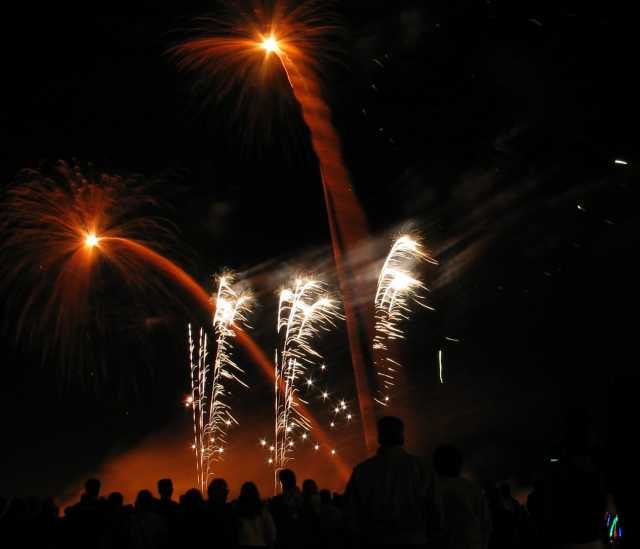 http://img.photobucket.com/albums/v156/Glouba/pyro2004/preview/IMG_6894.jpg
