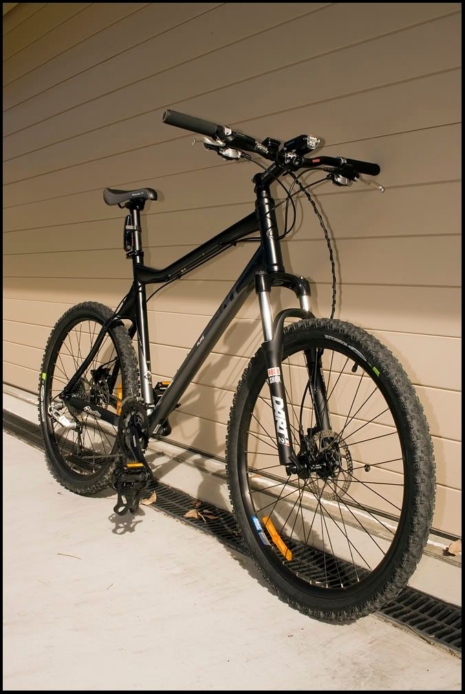 IMAGE: http://img.photobucket.com/albums/v157/Amfamora/My%20Photography/Mountain%20Bike/_MG_3599.jpg