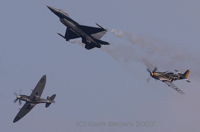 http://img.photobucket.com/albums/v157/woodlands/Duxford%20311206/Oct07DXweb25.jpg