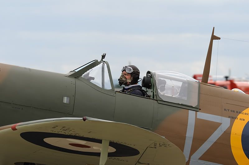 http://img.photobucket.com/albums/v157/woodlands/Flying%20Legends%2008/flyinglegends08GaryBrown5.jpg