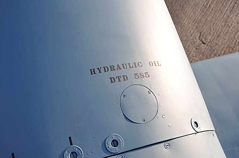 HydraulicOilCowlingTop.jpg
