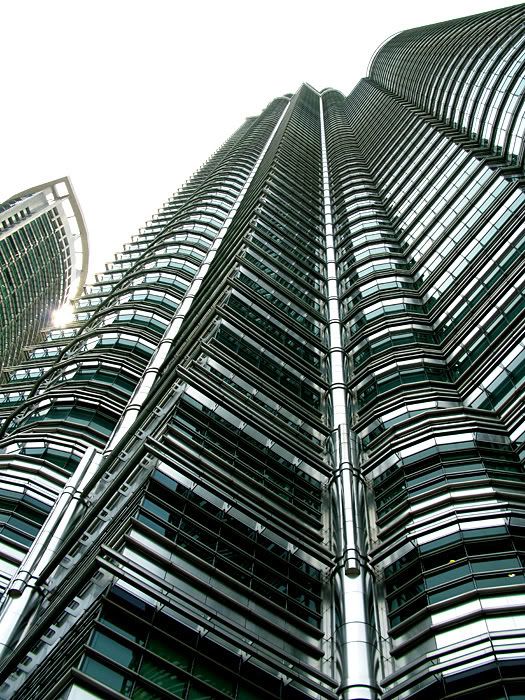 IMAGE: http://img.photobucket.com/albums/v167/CFM33/petronas.jpg