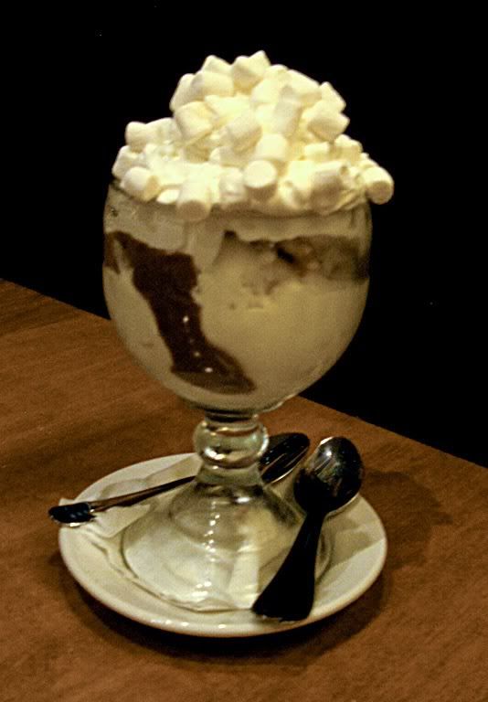 IMAGE: http://img.photobucket.com/albums/v167/beadnik/Sundae.jpg