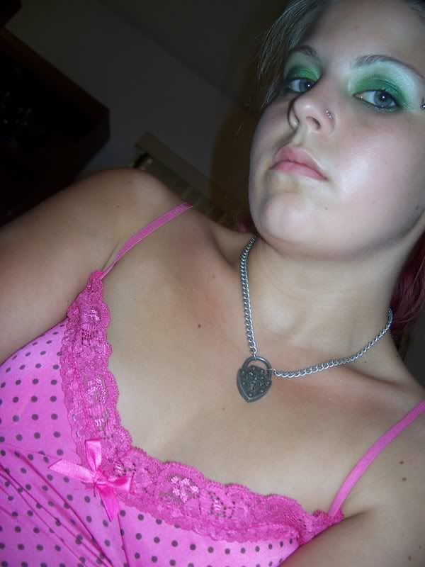 pinkshirtgreeneyes006.jpg