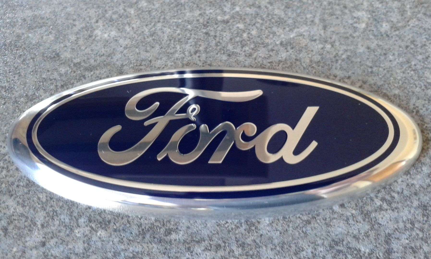 Deteriorating Rear Ford Badge Interior / Exterior (Focus Mk3