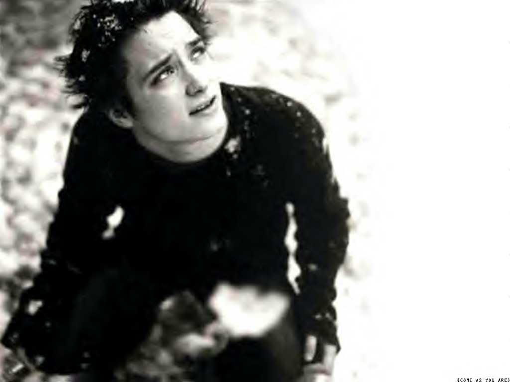 [http://img.photobucket.com/albums/v17/BoricuaDelight/elijahwood.jpg]