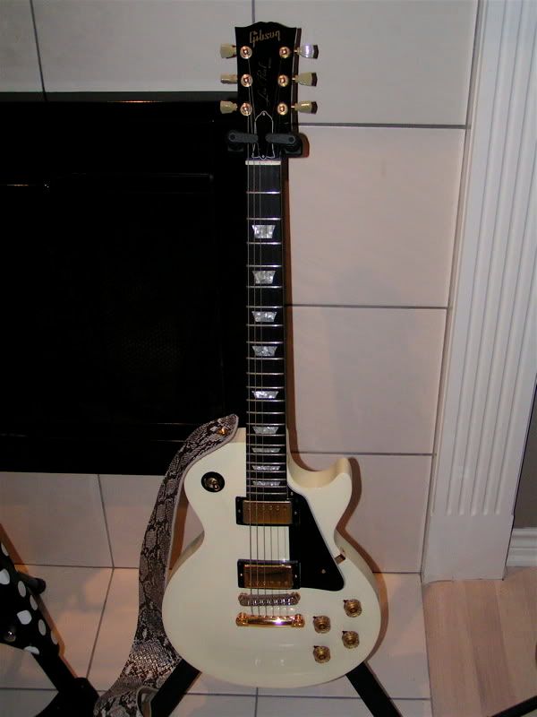 les paul studio white gold. I bought another Les Paul.