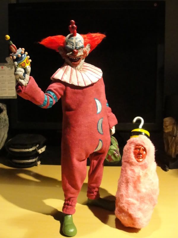 YouTube - Killer Klowns From Outer Space Slim.