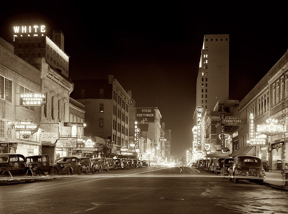 Elm_St_at_night_Dallas_TX_1942.jpg