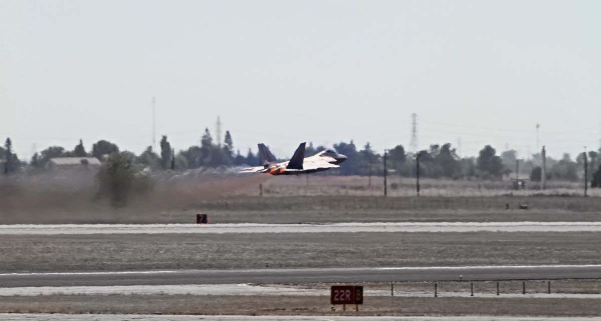 IMAGE: http://img.photobucket.com/albums/v176/forty5r/Airbook/IMG_4516.jpg